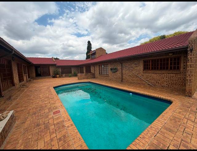 6 BEDROOM HOUSE FOR SALE IN AERORAND